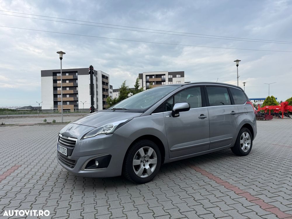 PEUGEOT 5008