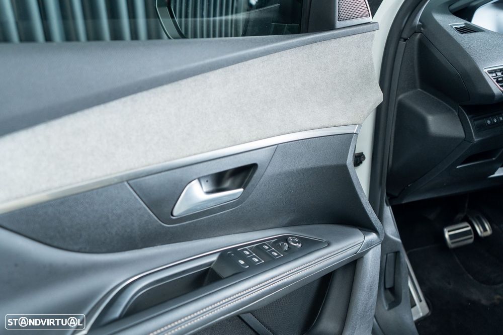 Peugeot 3008 1.6 Hybrid GT e-EAT8 - 29