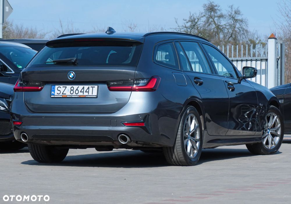 BMW Seria 3 330e Sport Line - 34