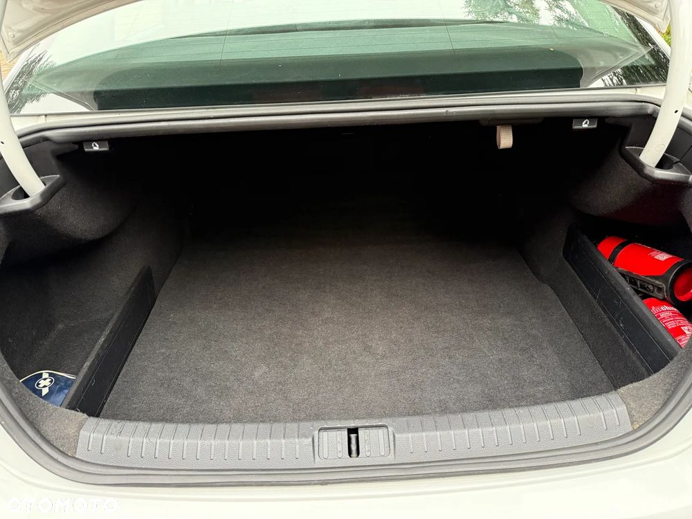 Volkswagen Passat 2.0 TDI EVO Business - 17