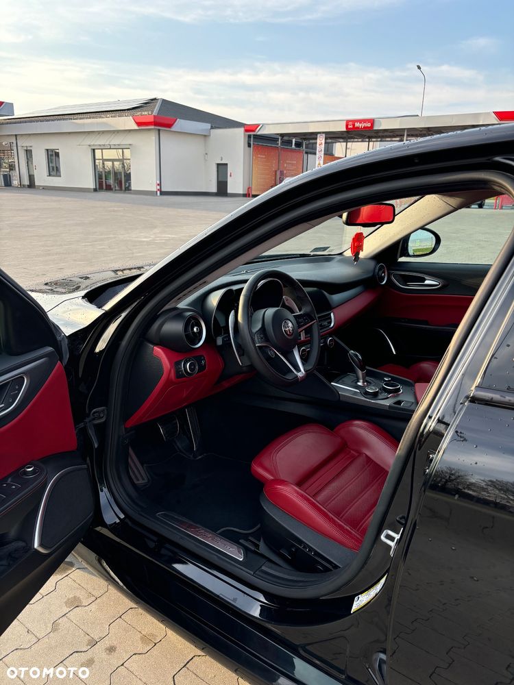 Alfa Romeo Giulia 2.0 Turbo 16V AT8 Veloce Ti - 9