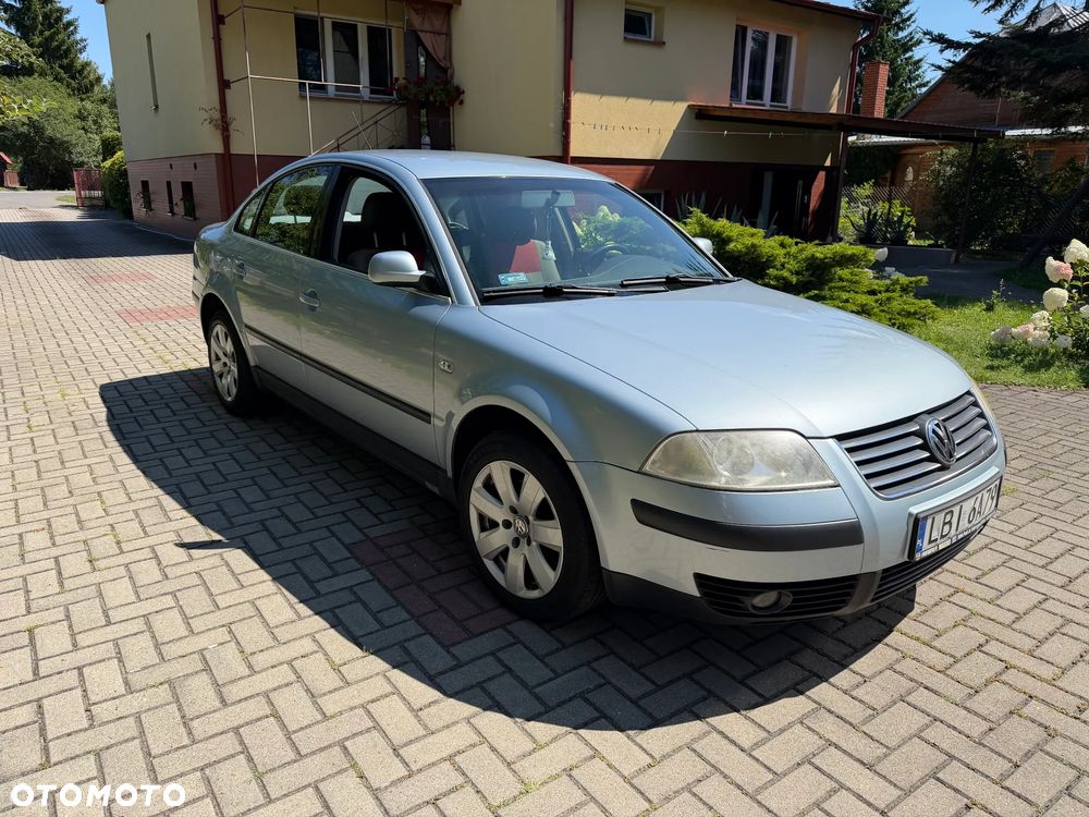Volkswagen Passat - 1