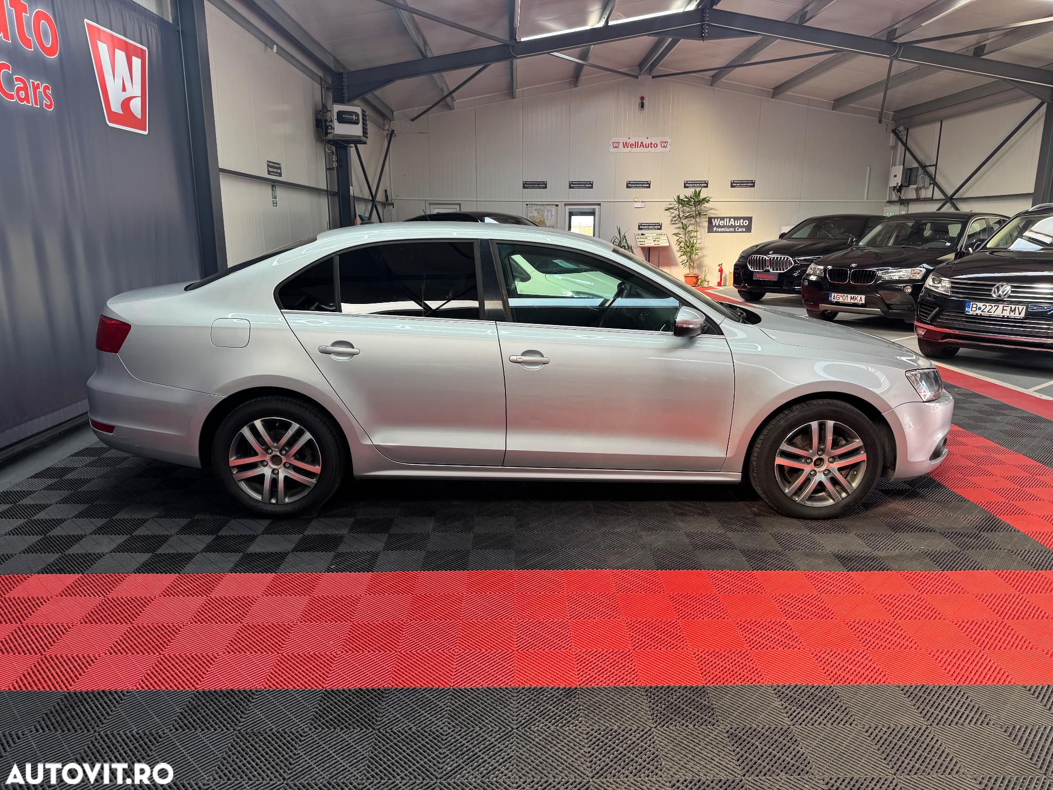 Volkswagen Jetta - 4