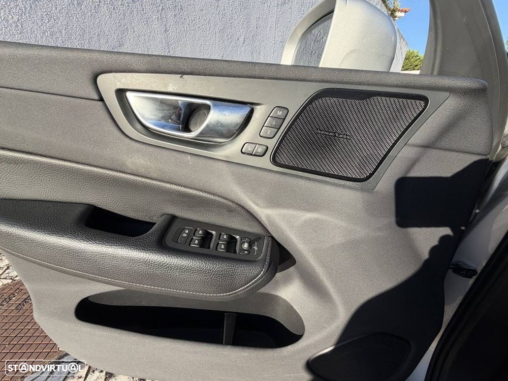 Volvo XC 60 2.0 T6 PHEV Inscription AWD - 28
