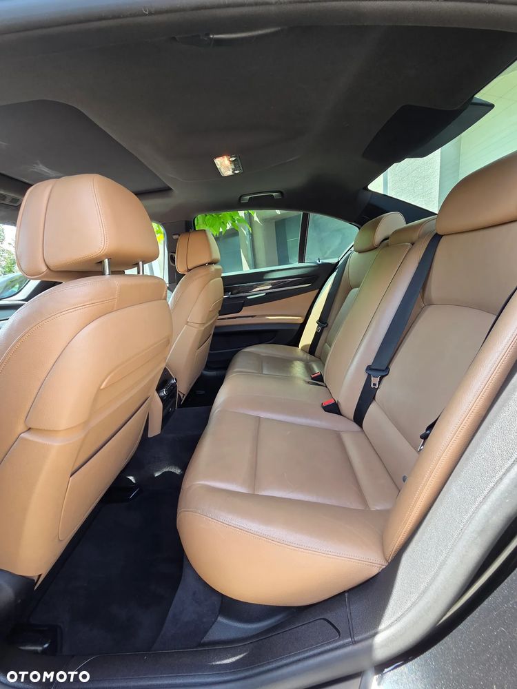 BMW Seria 7 740d xDrive - 14
