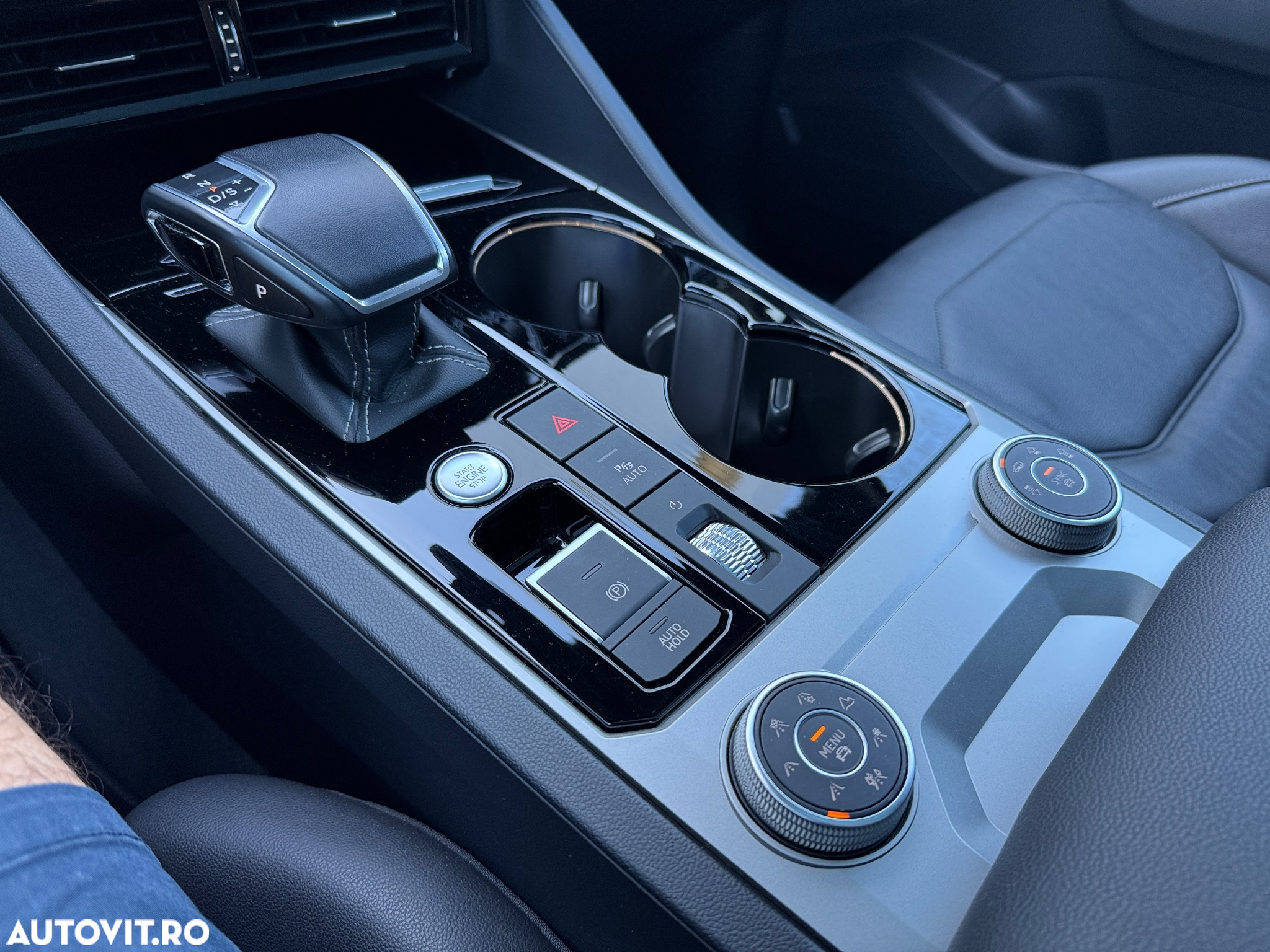 Volkswagen Touareg V6 TSI 4MOTION R-Line - 24