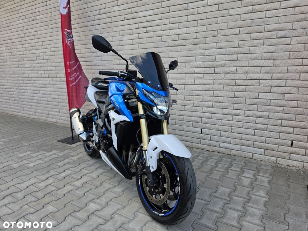 Suzuki GSR - 12