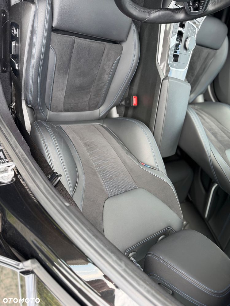 BMW Seria 3 330i xDrive M Sport - 13