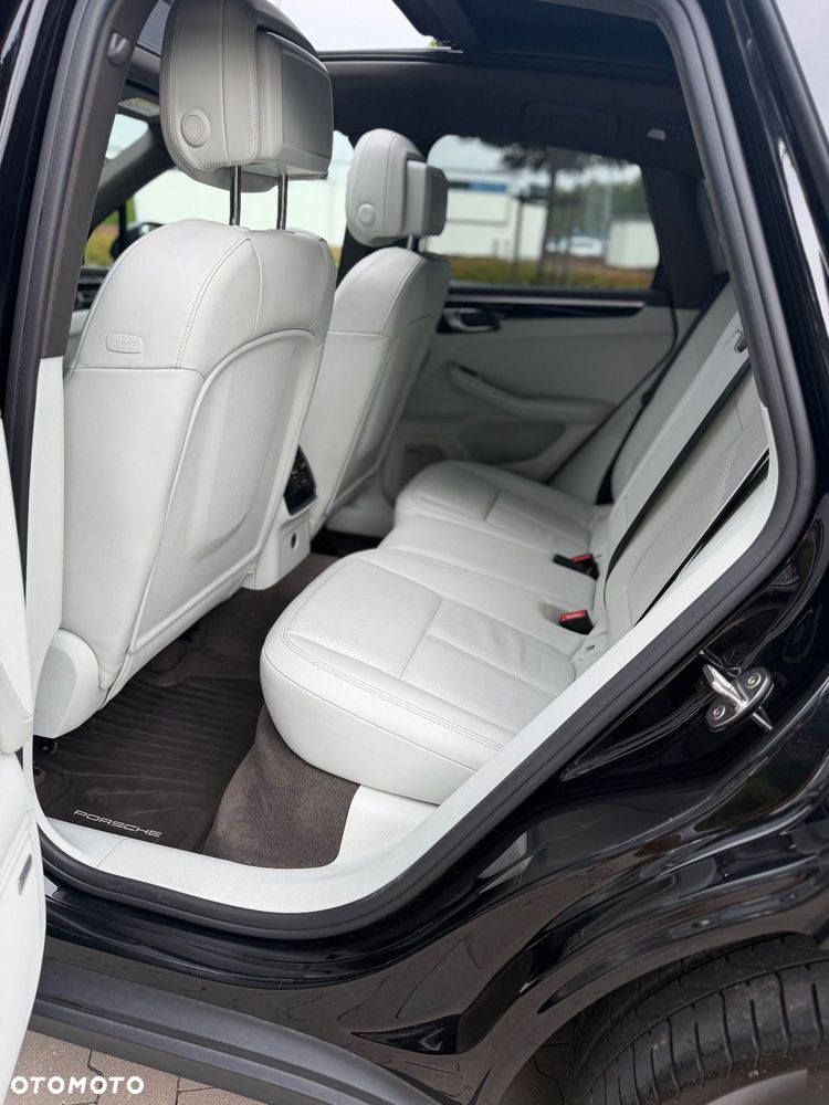 Porsche Macan - 38
