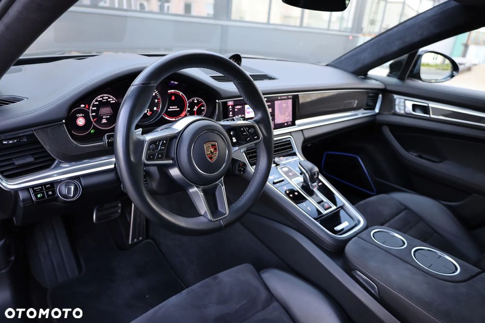 Porsche Panamera GTS Sport Turismo - 16