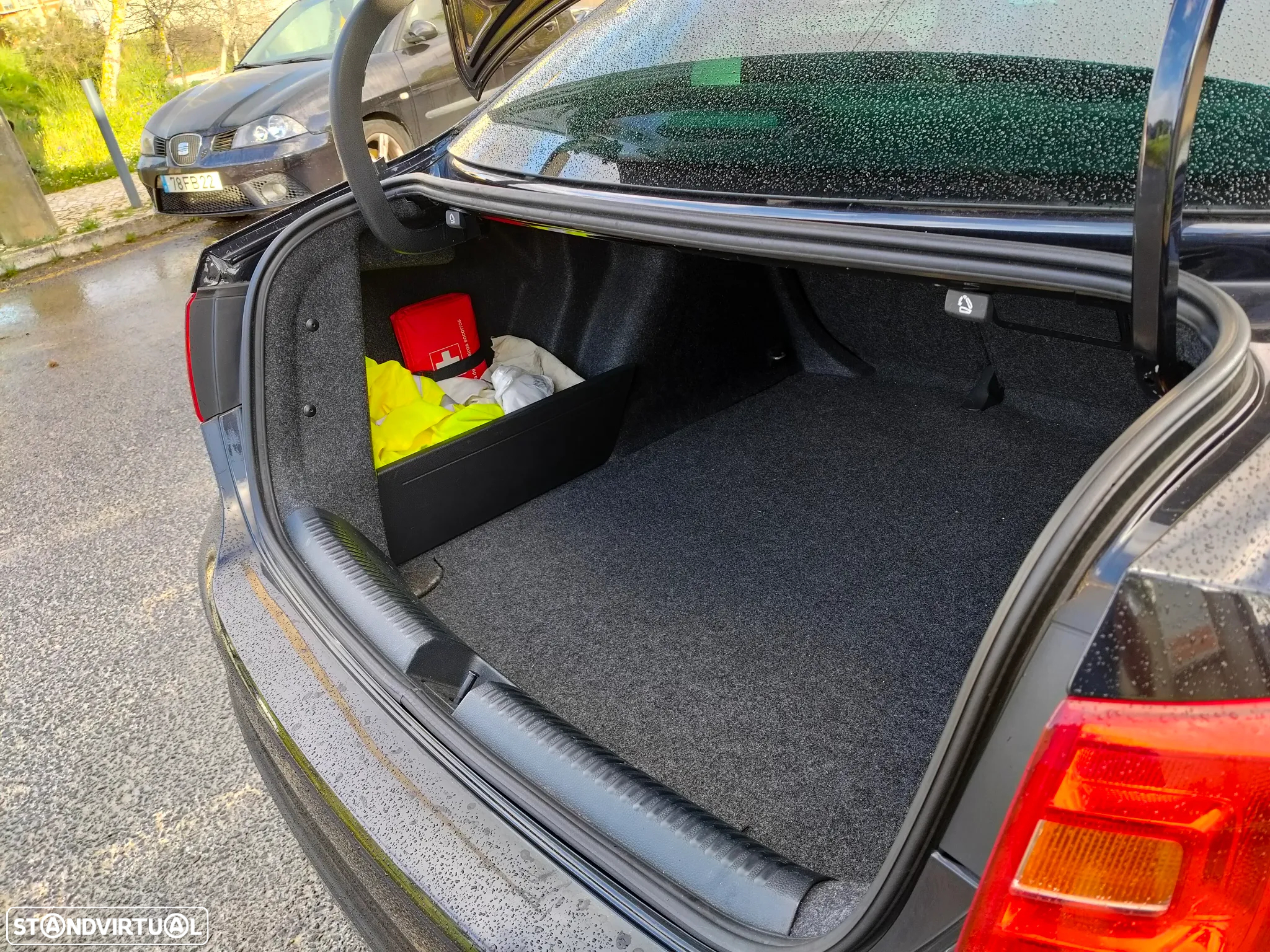 VW Jetta 2.0 TDI Highline - 10