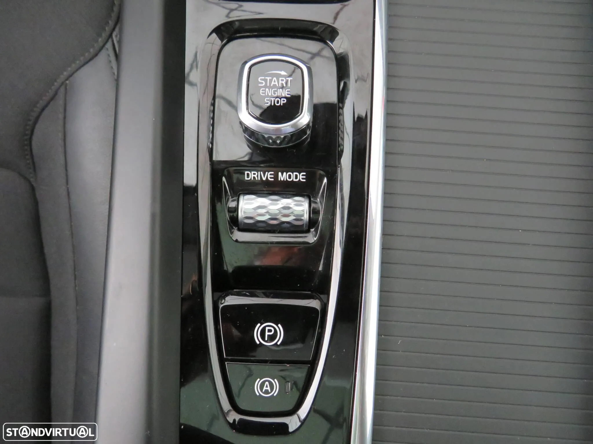 Volvo XC 60 2.0 D4 Momentum Plus Geartronic - 36