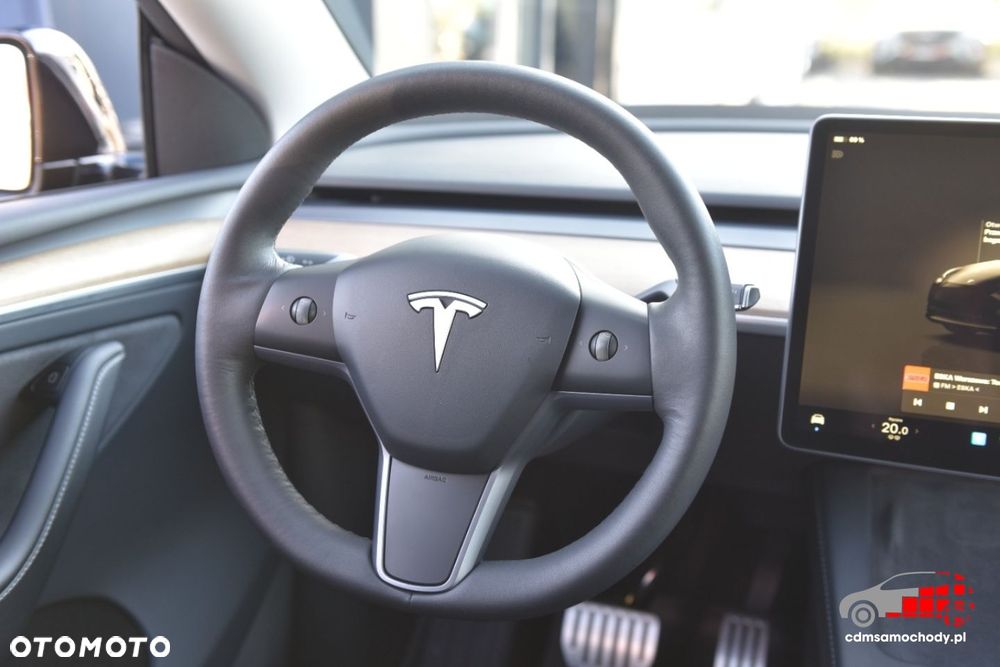 Tesla Model Y - 24