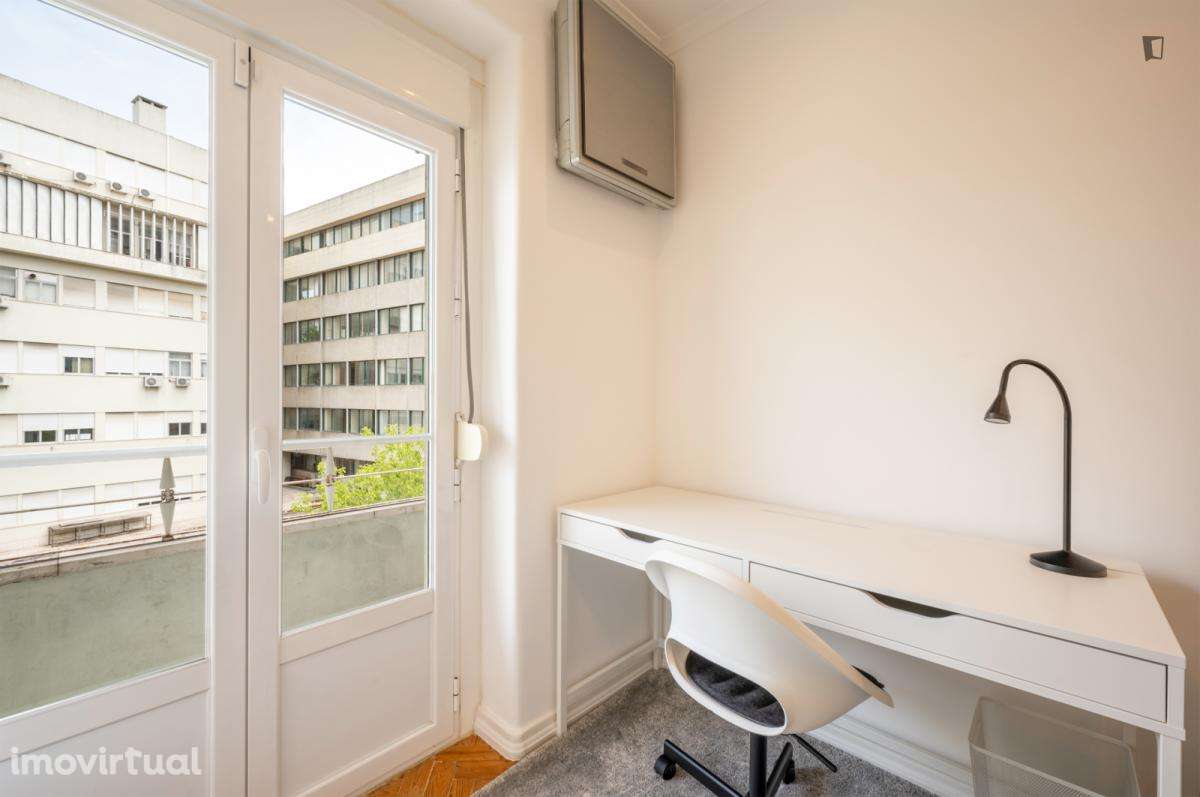 Quarto - localizado em Alameda Lisbon - Grande imagem: 3/21