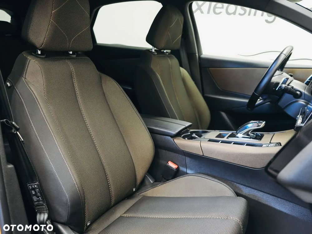 DS Automobiles DS 7 Crossback - 36