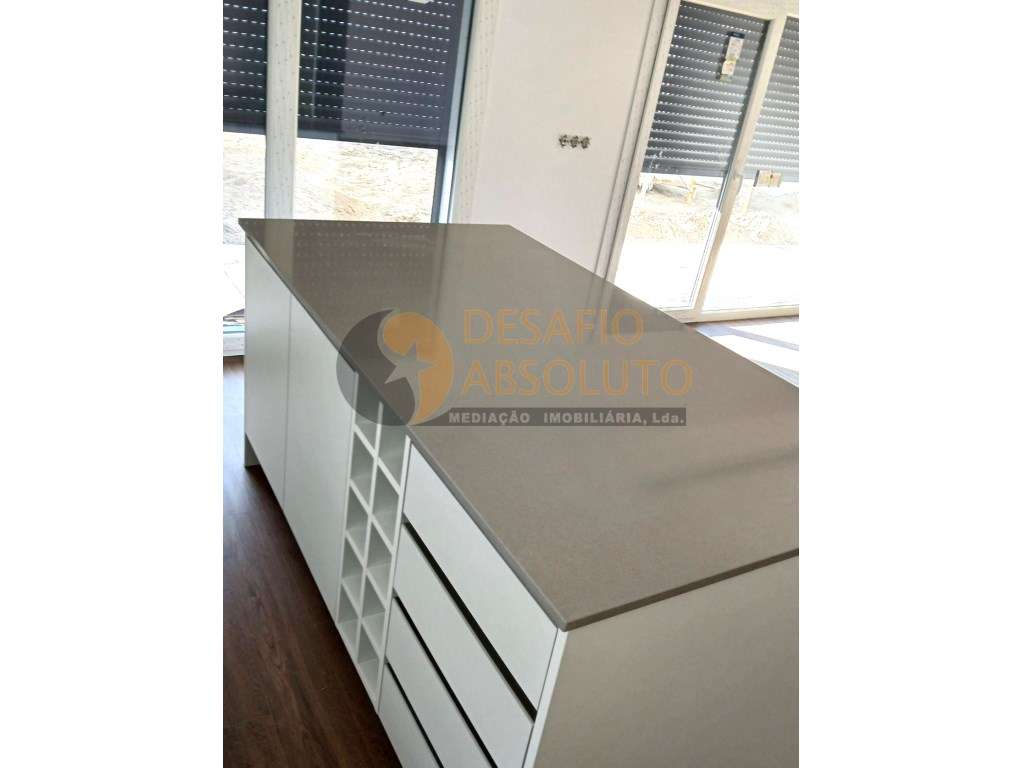 MORADIA T4 NOVA - FERNÃO FERRO - Grande imagem: 4/16