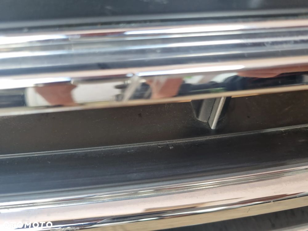 VW TOUAREG III 760 GRILL ATRAPA - 5