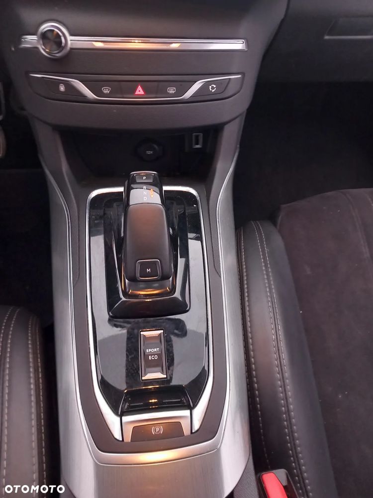 Peugeot 308 1.2 PureTech Allure S&S EAT6 - 8