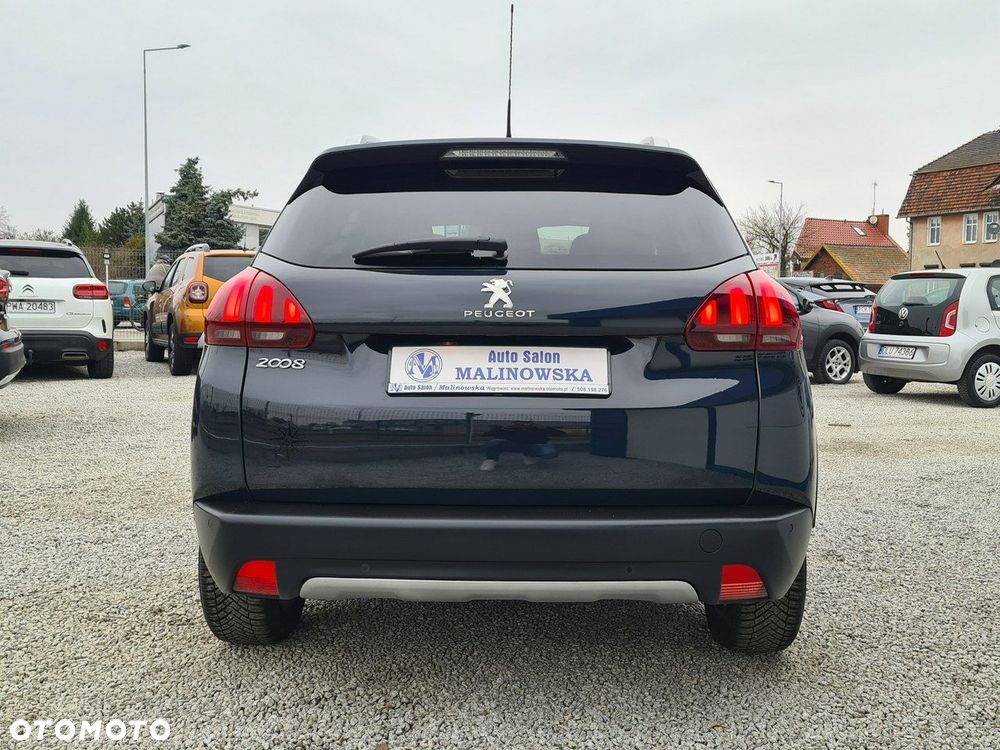 Peugeot 2008 1.2 Pure Tech GPF Signature S&S - 6