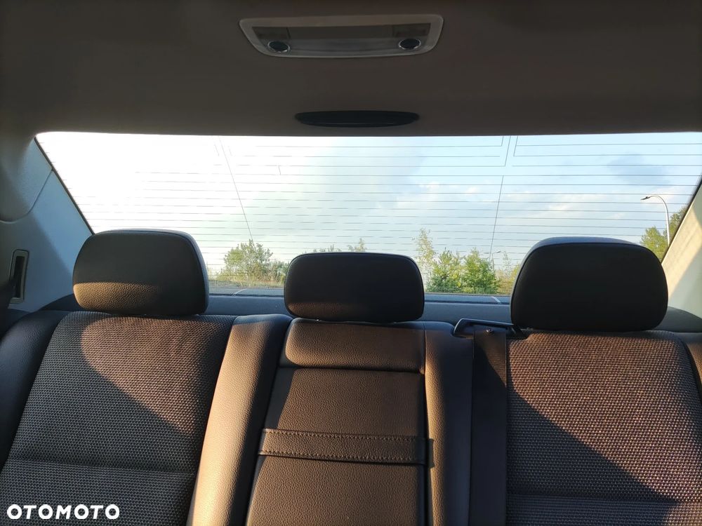 Mercedes-Benz Klasa C 180 BlueEFFICIENCY Avantgarde - 39