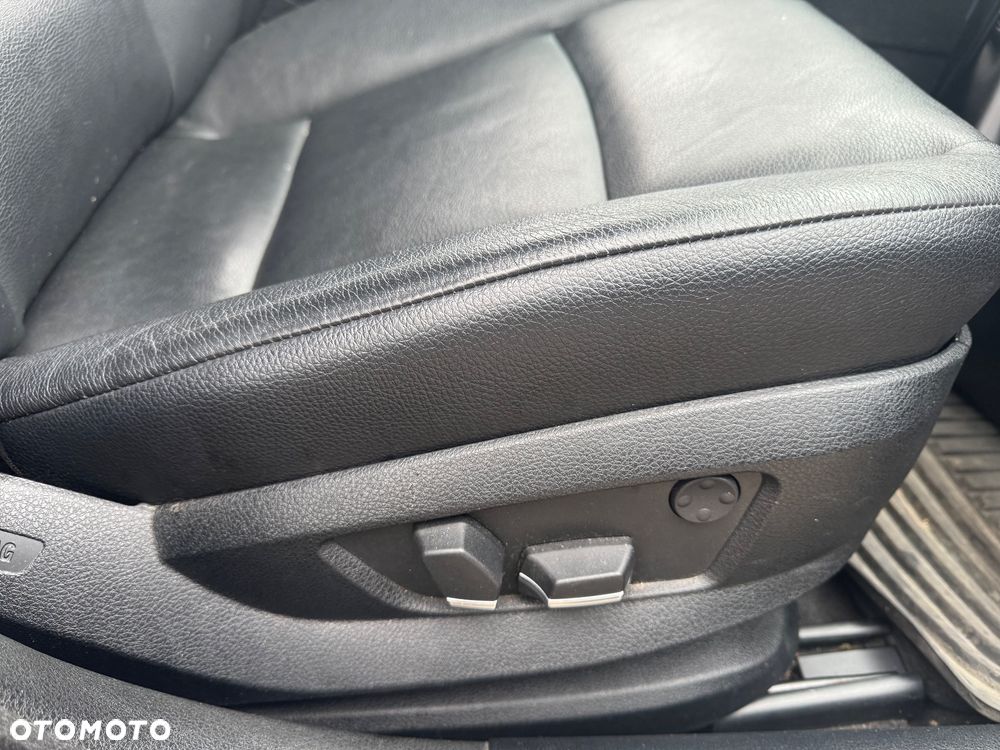 BMW Seria 5 528i xDrive Luxury Line - 29