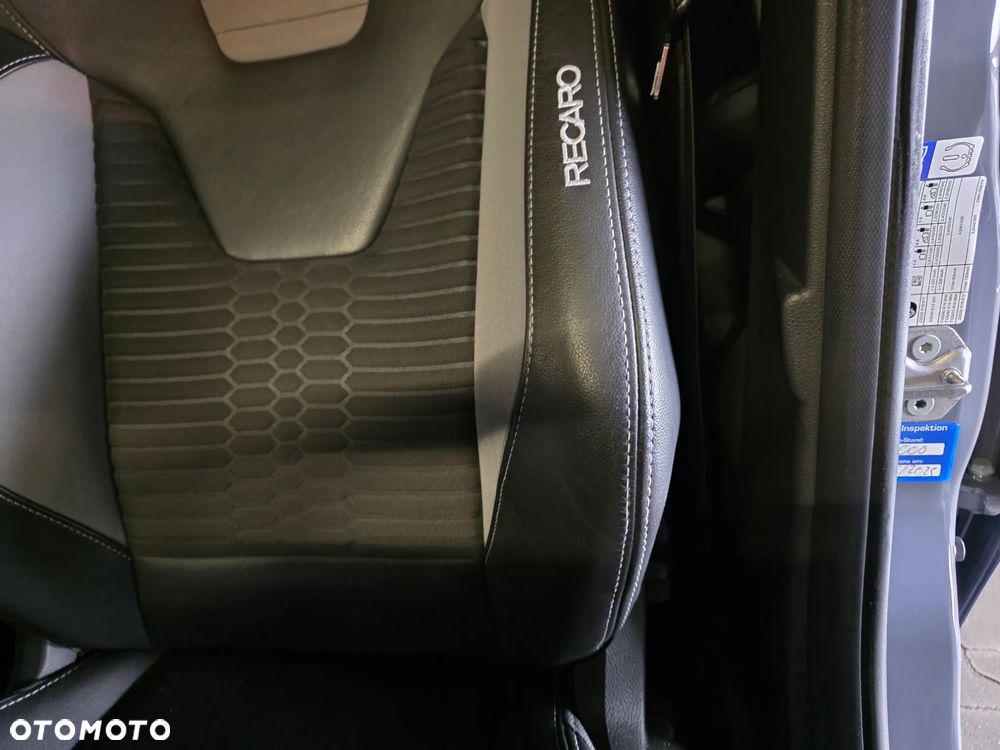 Ford Focus Turnier 2.0 EcoBoost ST - 13