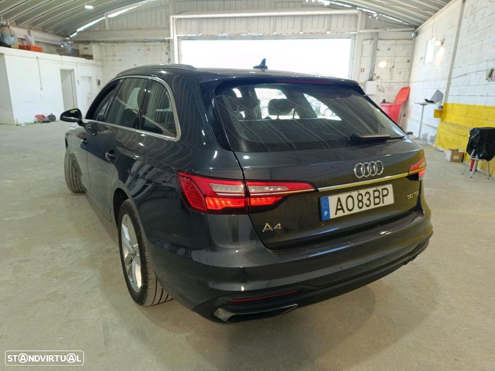 Audi A4 Avant 30 TDI S tronic - 2