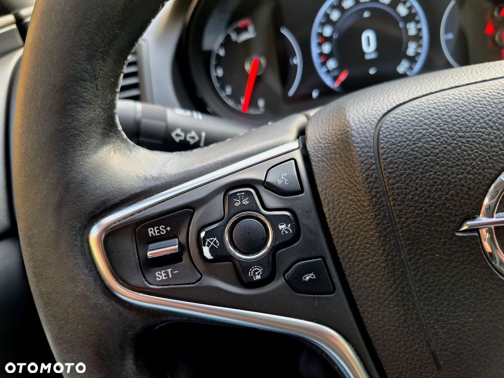 Opel Insignia - 18