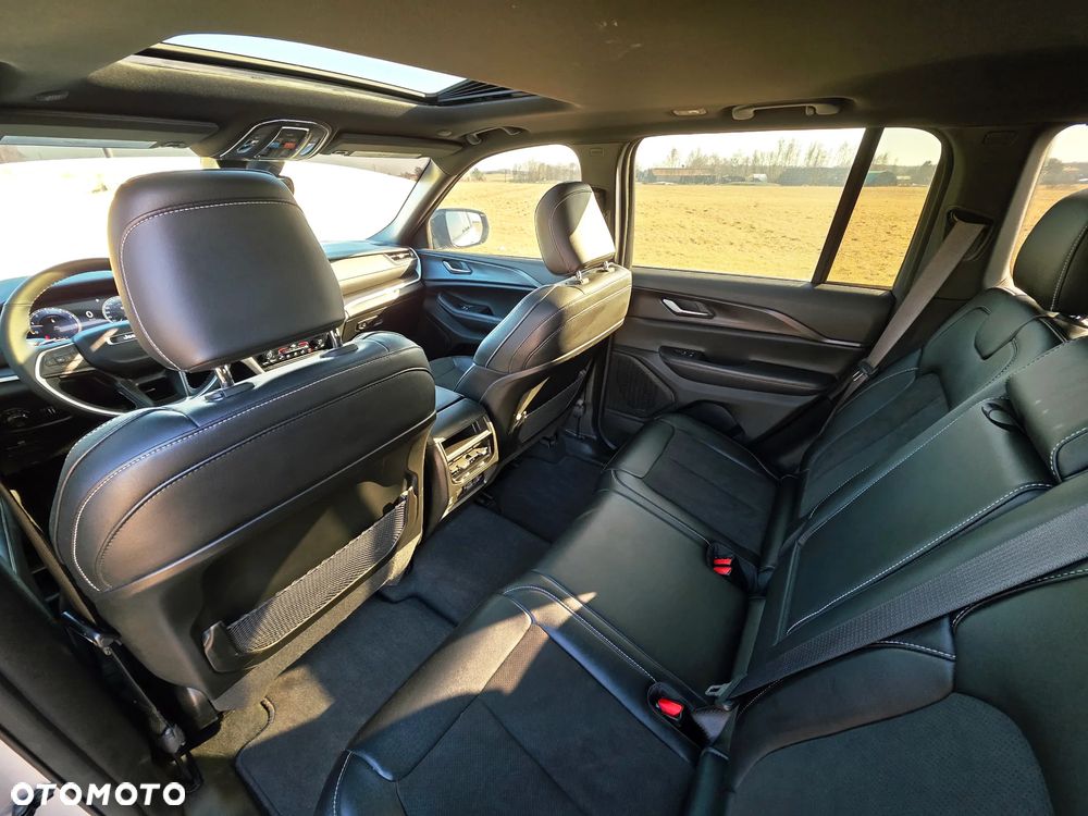 Jeep Grand Cherokee - 16