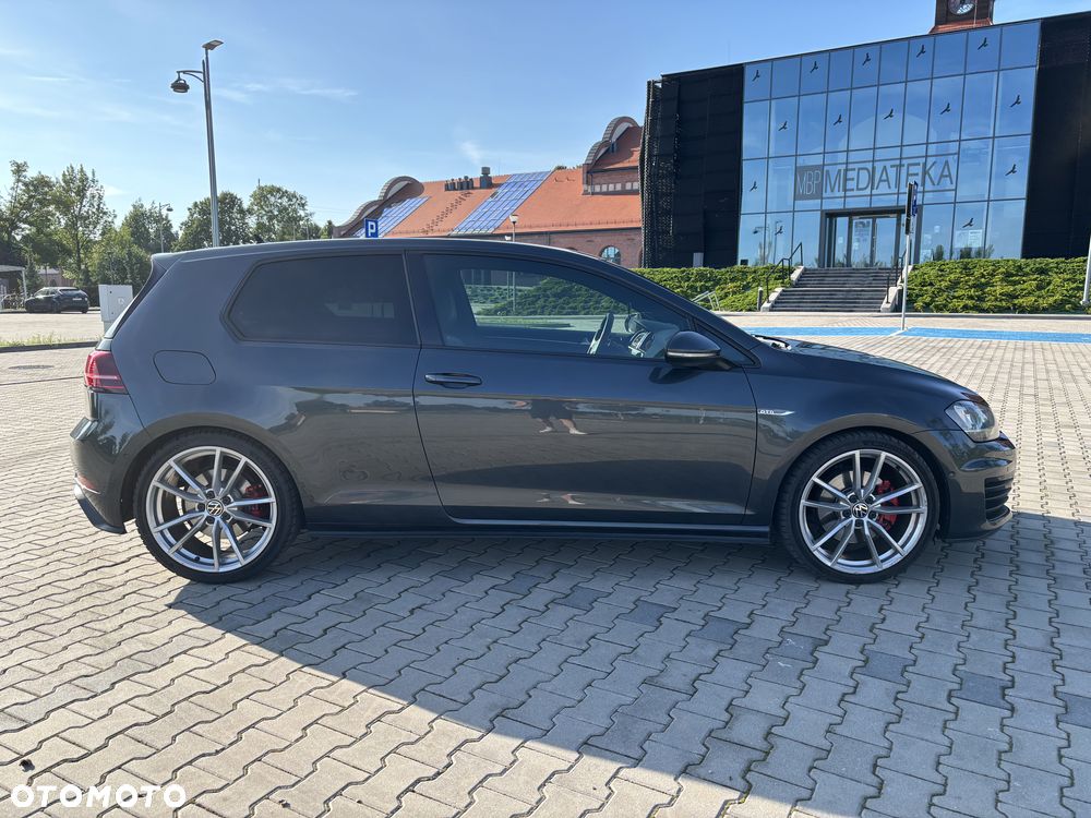 Volkswagen Golf - 3