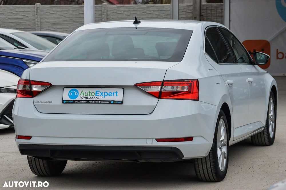 Skoda Superb 2.0 TDI DSG Essence - 27