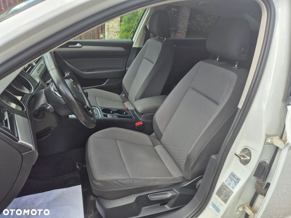 Volkswagen Passat 2.0 TDI SCR Highline - 11
