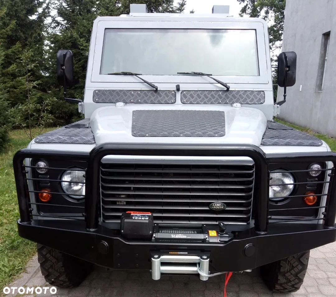 Land Rover Defender - 3