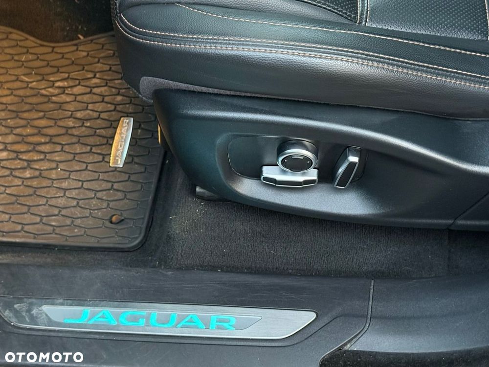 Jaguar F-Pace 2.0 i4D AWD Portfolio - 26