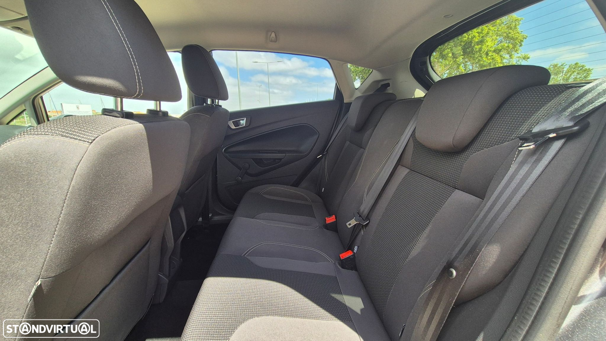Ford Fiesta 1.0 T EcoBoost Titanium - 28