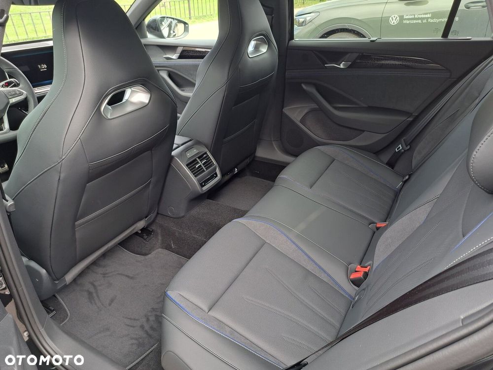 Volkswagen Passat - 12