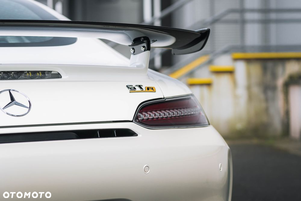 Mercedes-Benz AMG GT R - 9