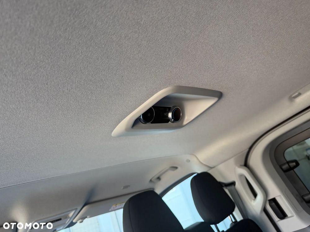 Volkswagen Transporter Kombi L2H1 M1 - 9