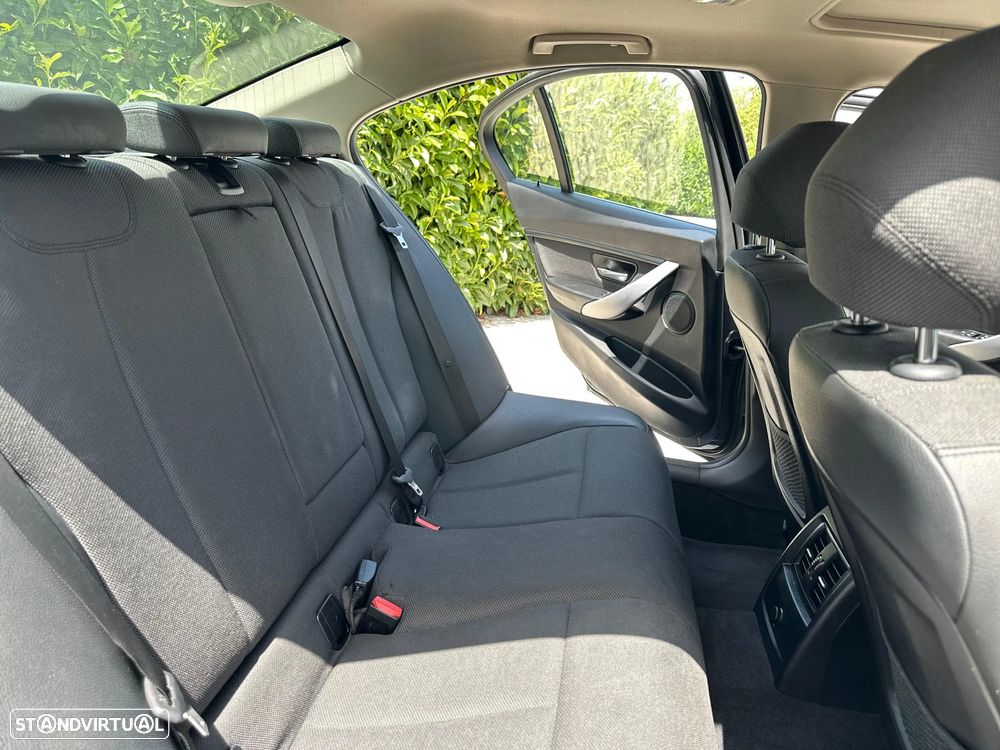 BMW 330 e iPerformance - 10