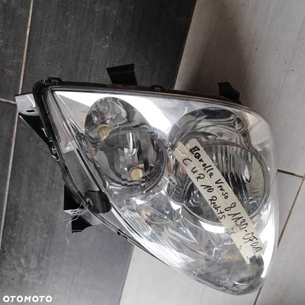 LAMPA przód corolla verso - 2
