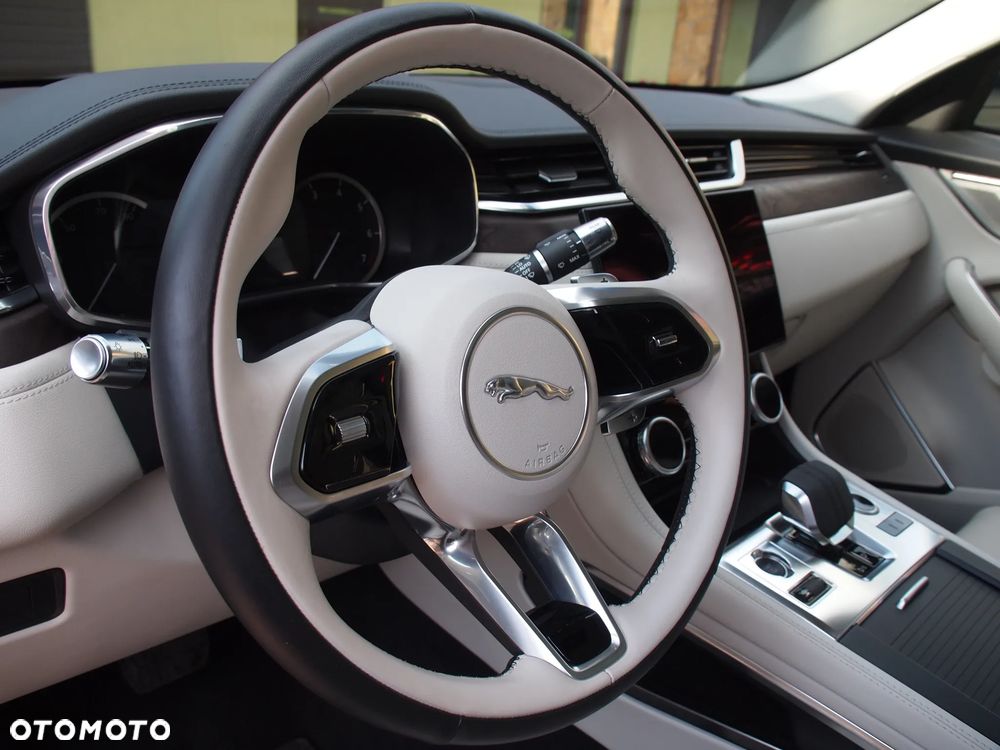 Jaguar F-Pace P250 AWD - 25