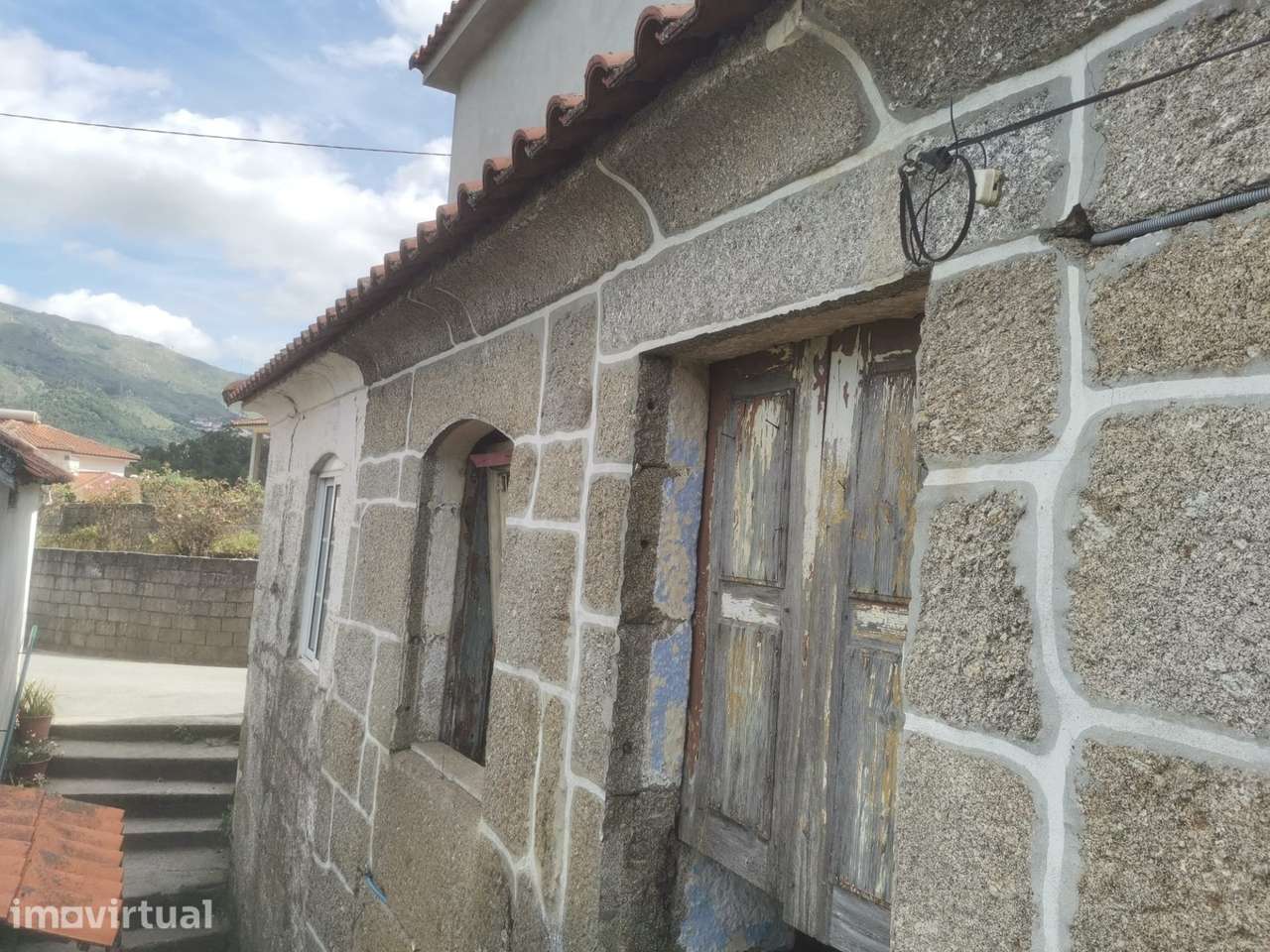 Casa em obras sita em Barqueiros, Mesão Frio, V. Real - Grande imagem: 3/14