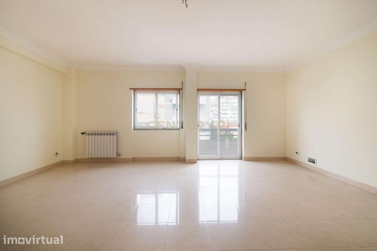 Apartamento T4 no Centro de Odivelas com Parqueamento para 3 Viaturas - Grande imagem: 4/35