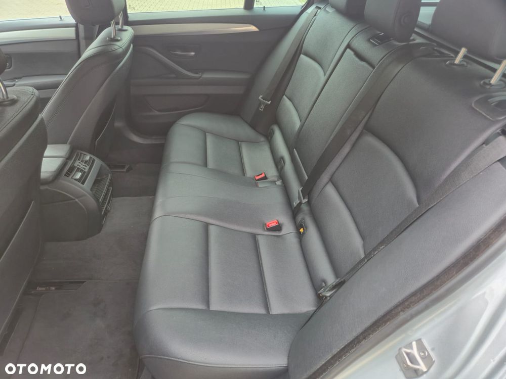 BMW Seria 5 525d xDrive Sport-Aut - 16