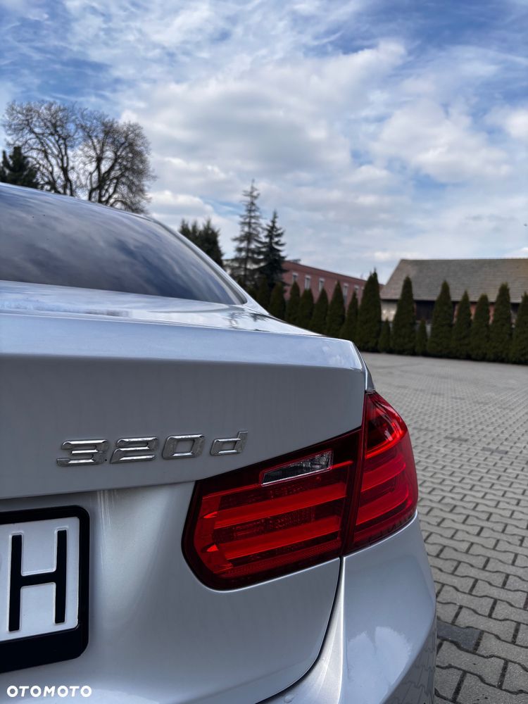 BMW Seria 3 320d DPF Efficient Dynamics Edition - 12