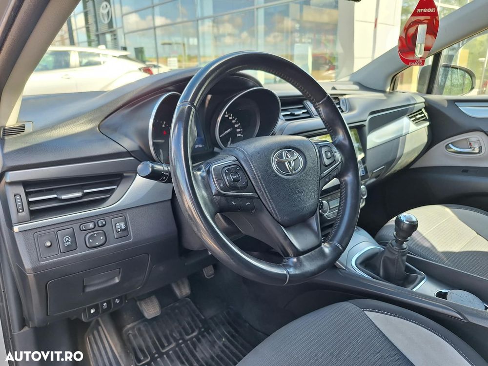Toyota Avensis 2.0 D-4D Elegance - 5