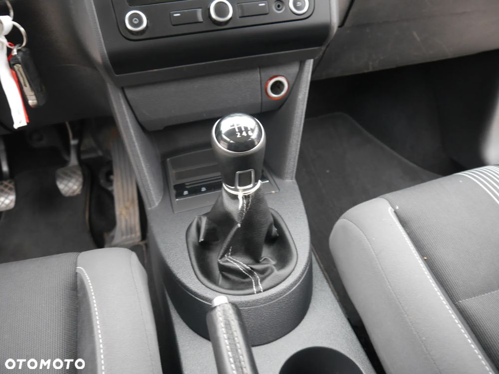Volkswagen Touran 2.0 TDI DPF BlueMotion Technology MATCH - 10