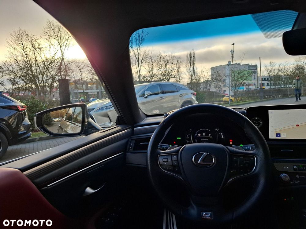 Lexus ES 300h F Sport Edition - 29