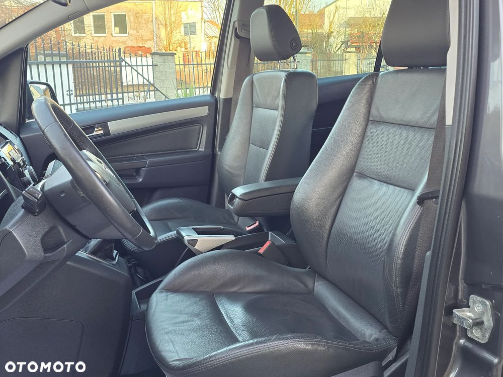 Opel Zafira 1.8 Cosmo - 25