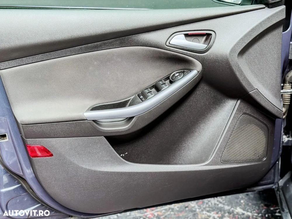 Ford Focus - 24